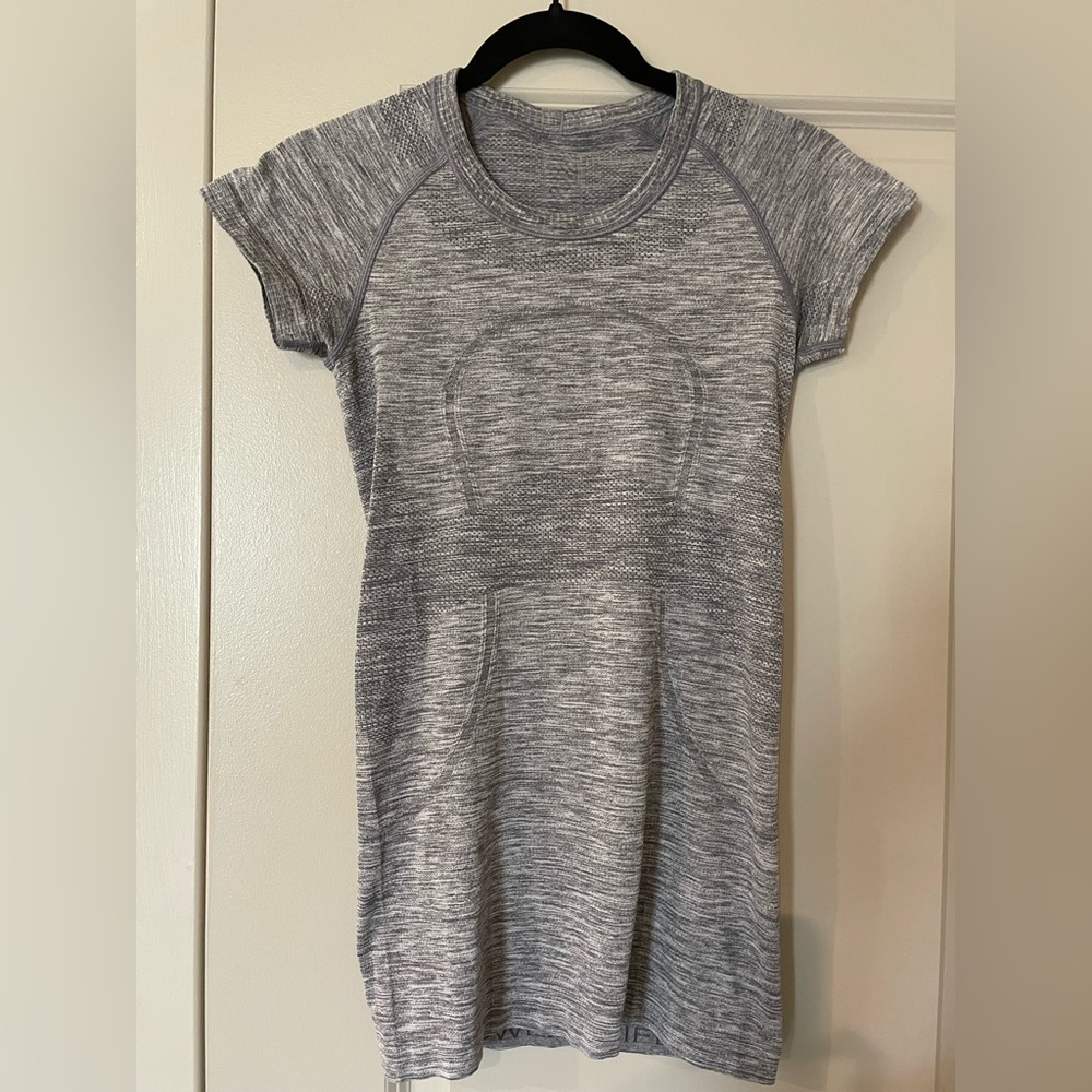 Lululemon short sleeve top